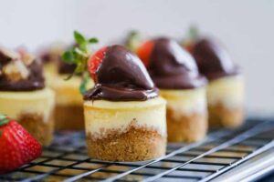 chocolste-covered Strawberry Cheesecakes
