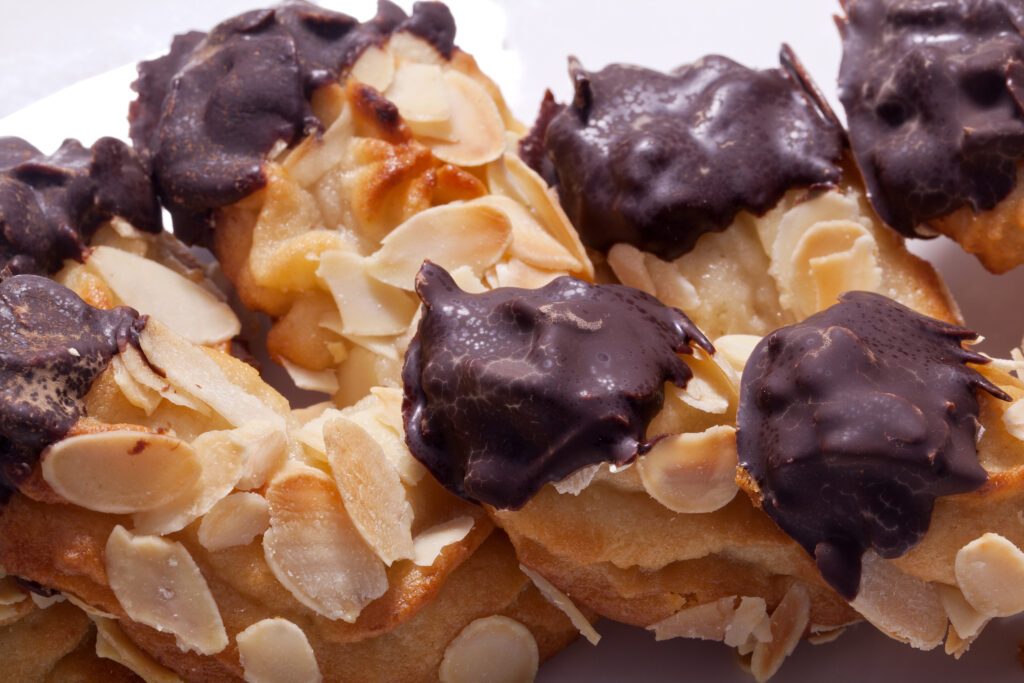 Almonds and chocolate goes great together. Here's the proof!