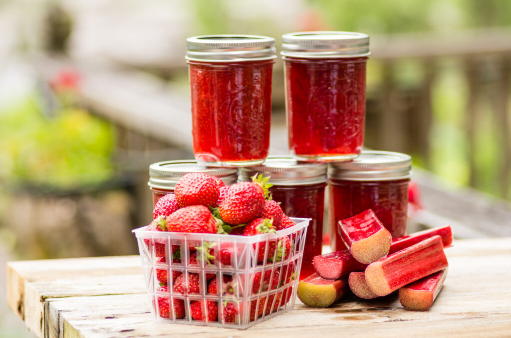 Strawberry and Rhubarb: the perfect combination of Sweet and tangy!