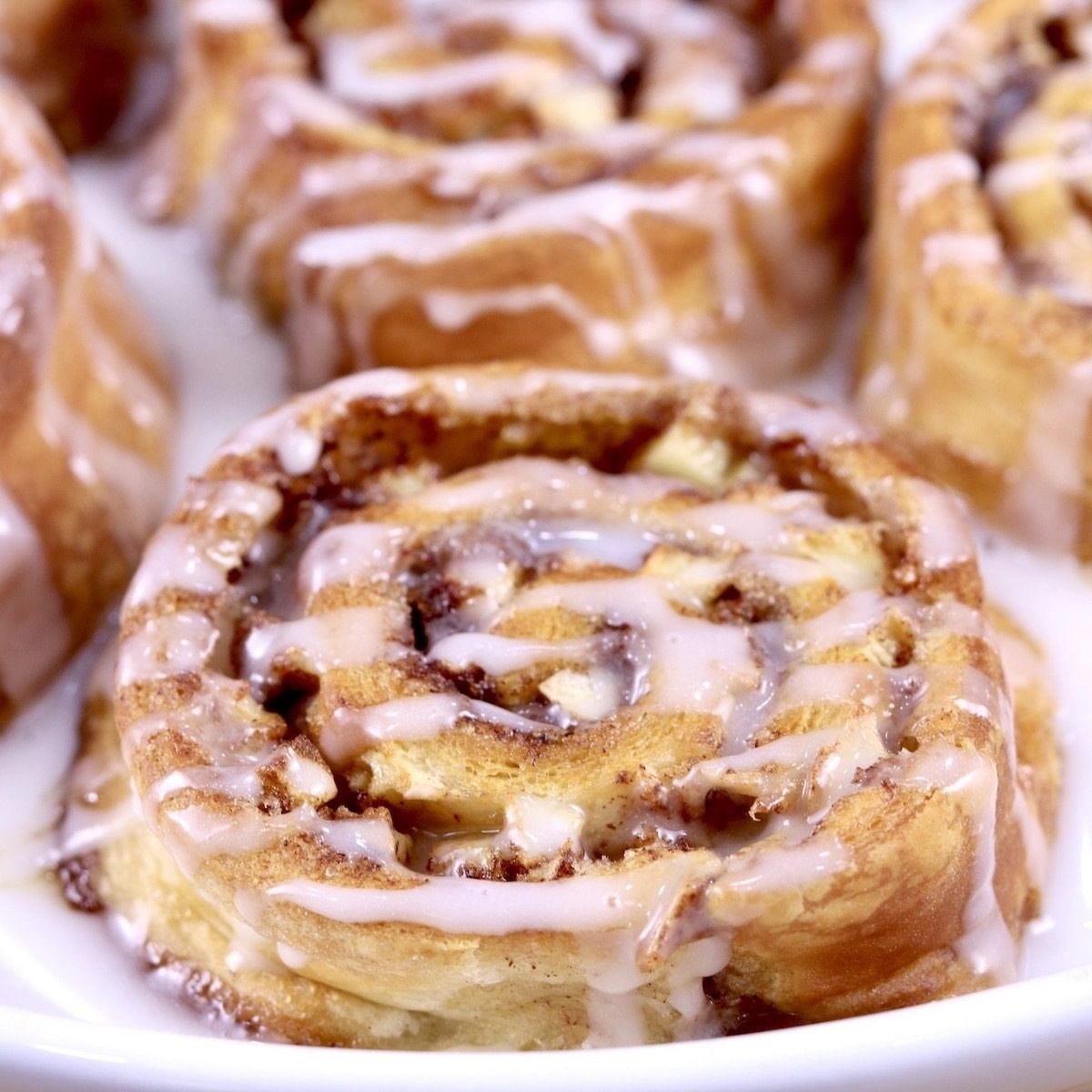 Air Fryer Apple Cinnamon Rolls