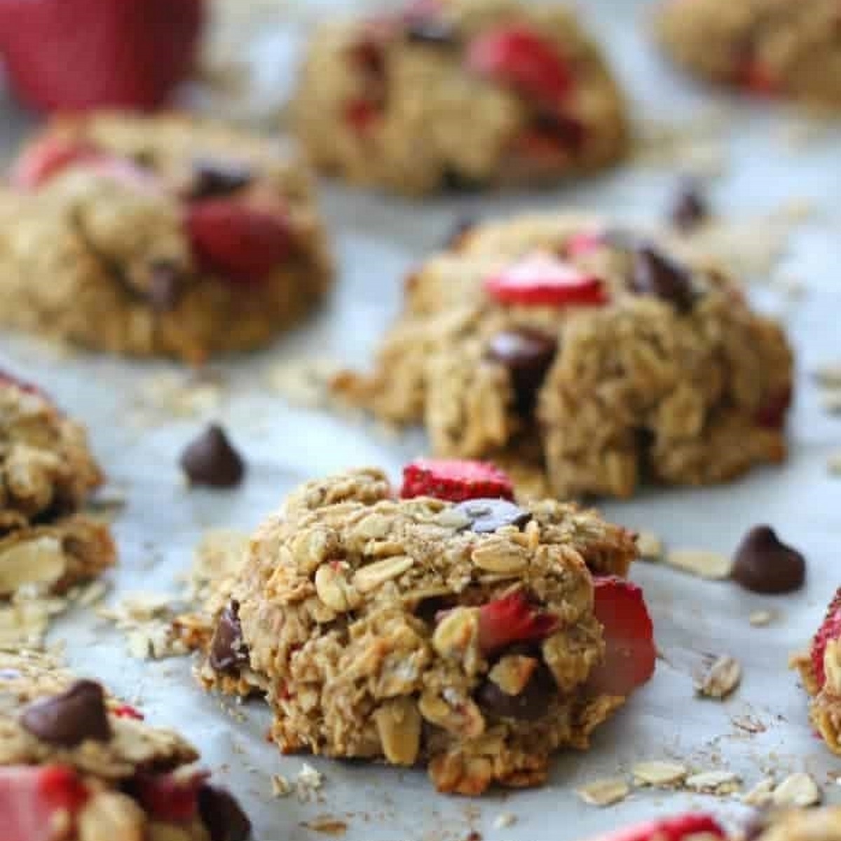 Healthy Strawberry Banana Oatmeal Cookies