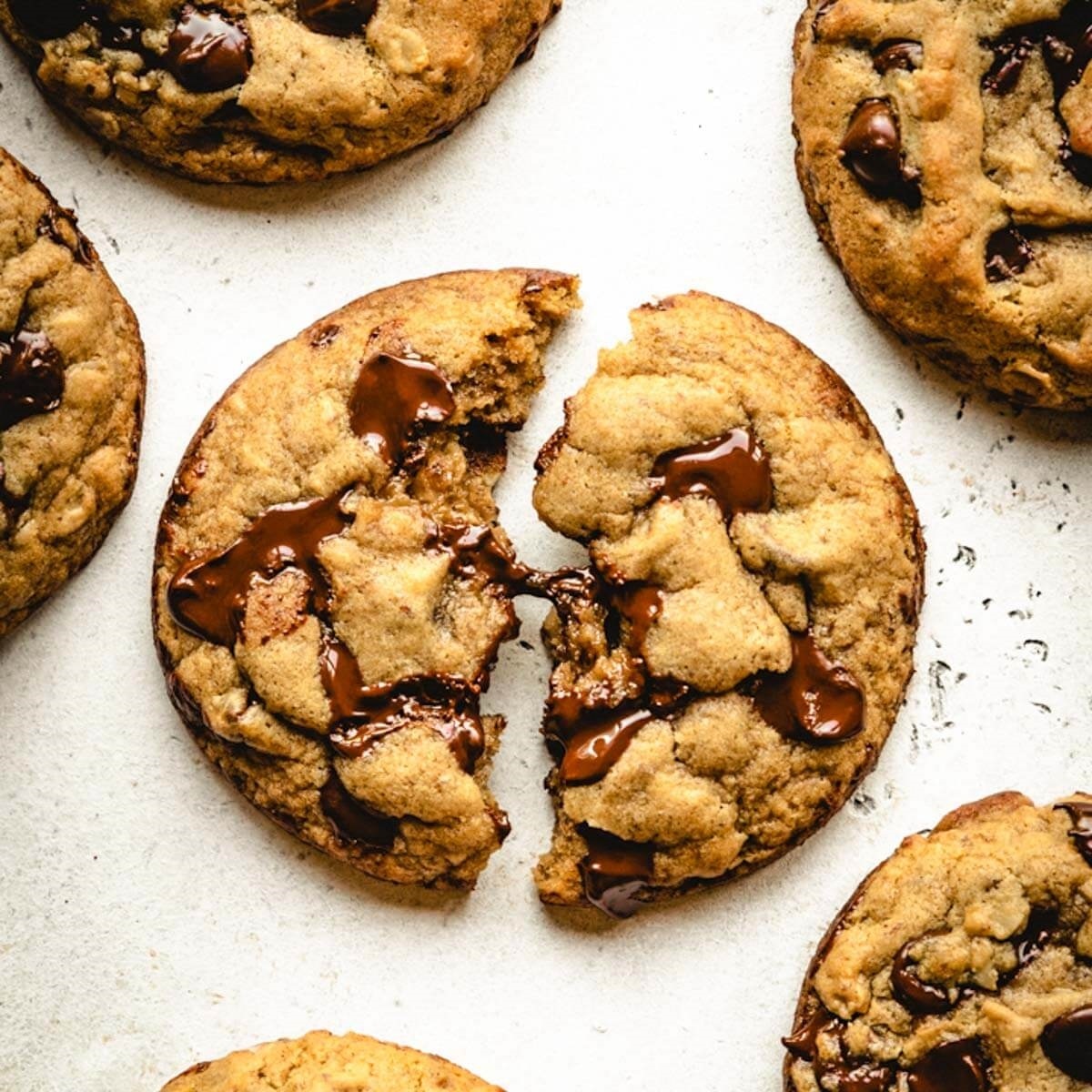 Vegan Oatmeal Chocolate Chip Cookies