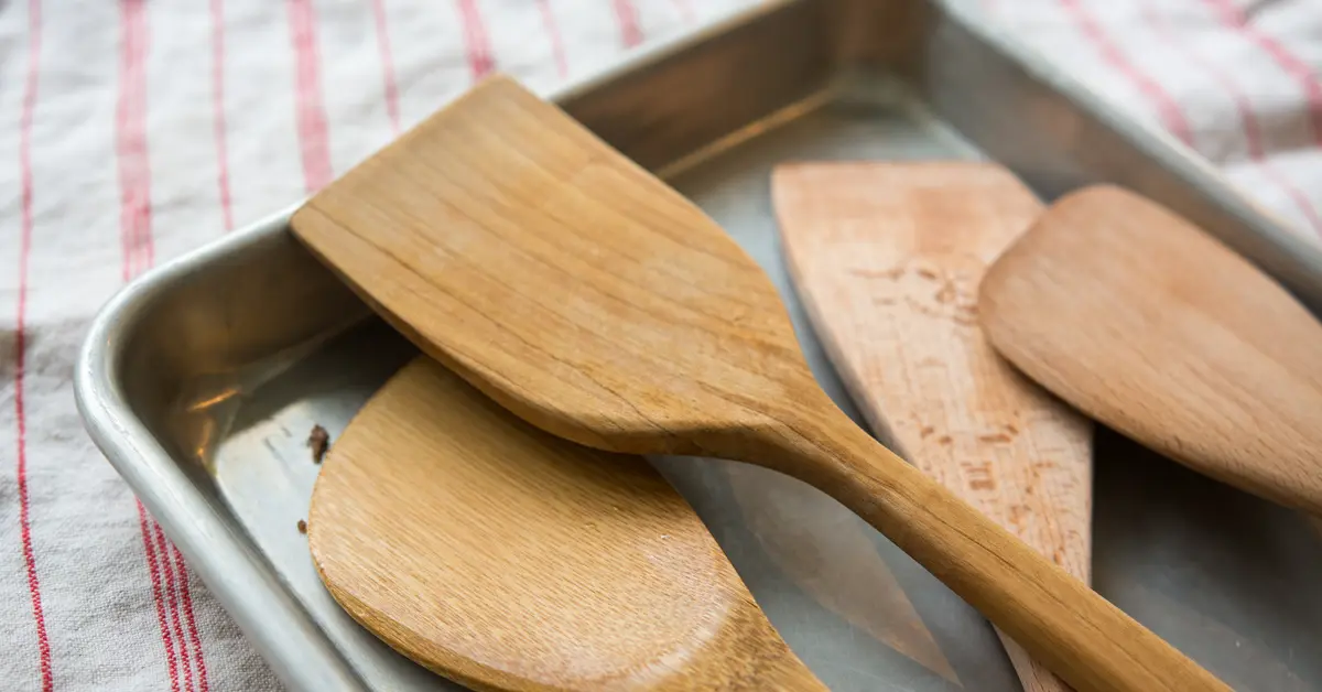 Types of Spatulas and Their Specializations